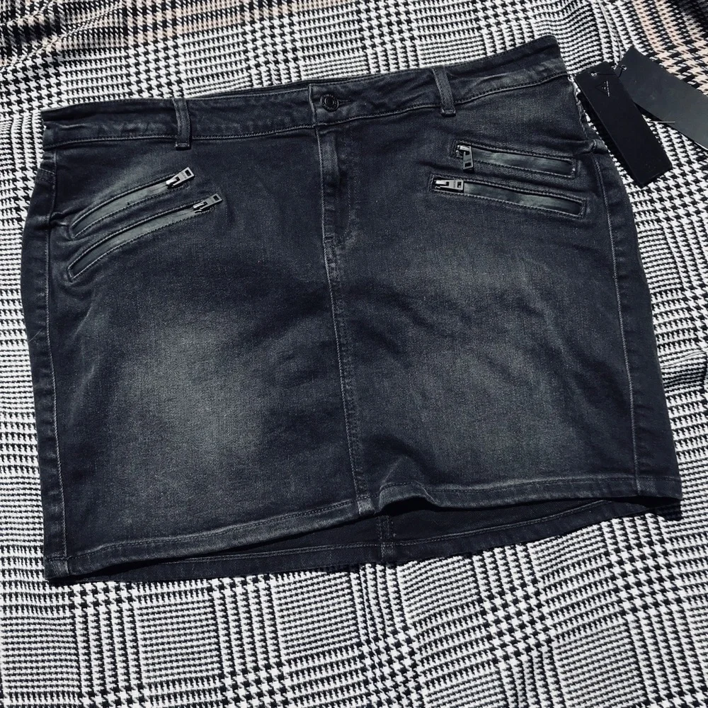Retro Black Dark Wash Denim Guess Biker Mini Skirt with Tags